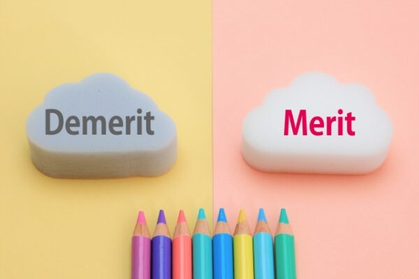 行政書士試験は独学と通信講座どっちがいい？社会人が失敗しないための判断基準